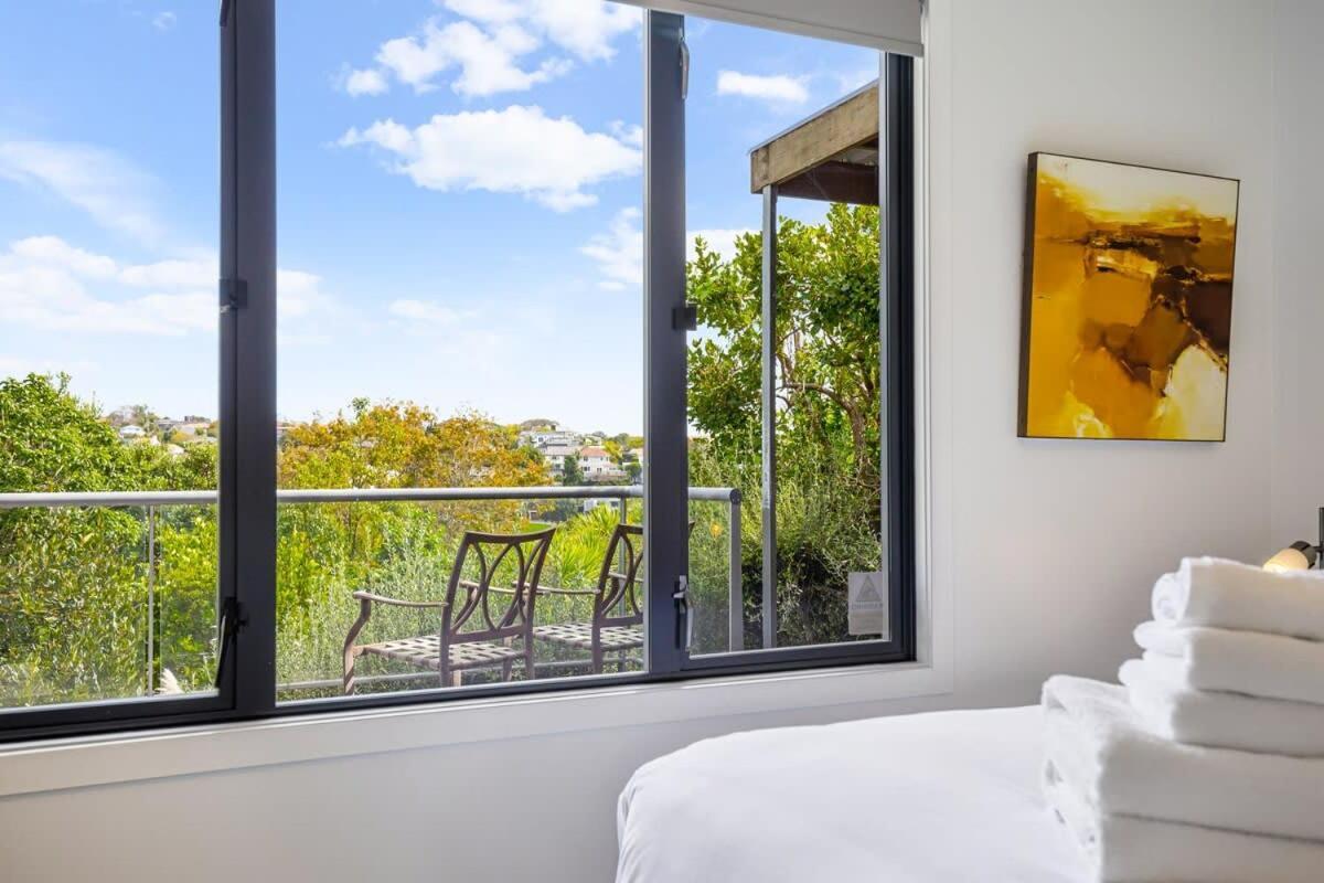 Stylish And Serene Living In Kohimarama Auckland Exterior photo