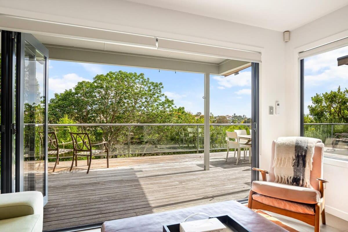 Stylish And Serene Living In Kohimarama Auckland Exterior photo